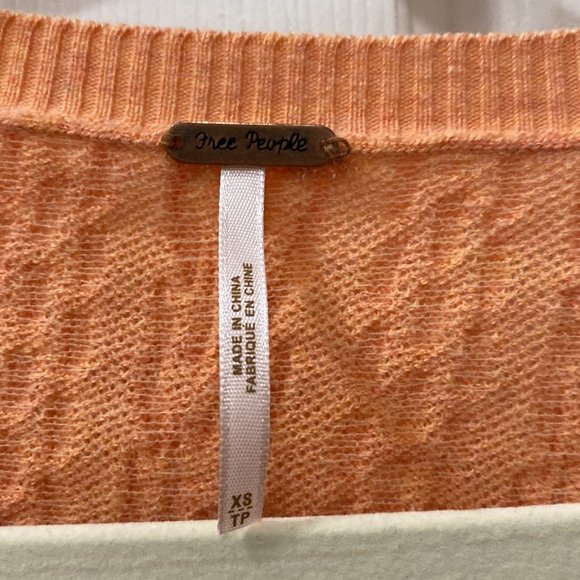 NWOT Free People Peach Sweater Cropped - Picture 2 of 3